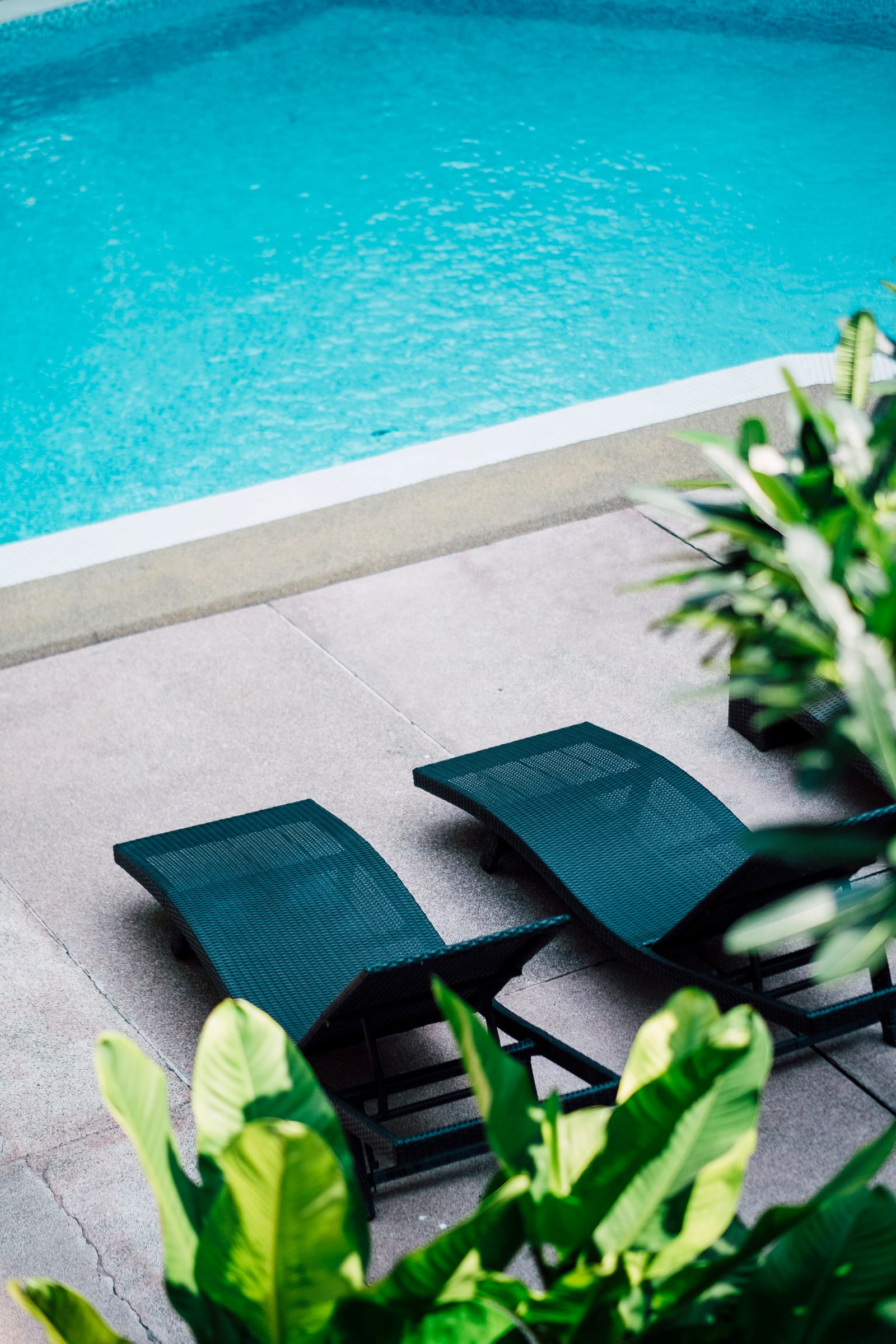 Premium Textured Liner Renovation Package work on a Niagara-area pool